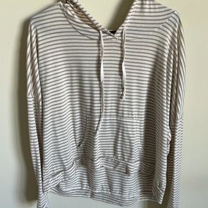 Striped light pullover